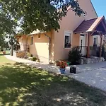Gyoengyvirag Delux Keszthely
