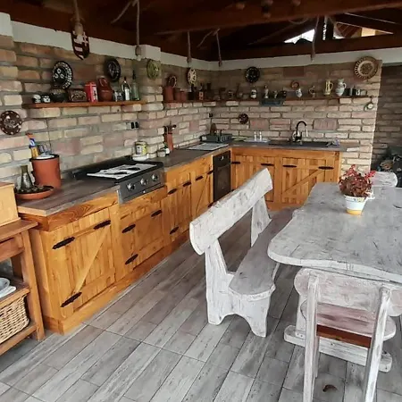 Gyoengyvirag Delux شقة كيستاي