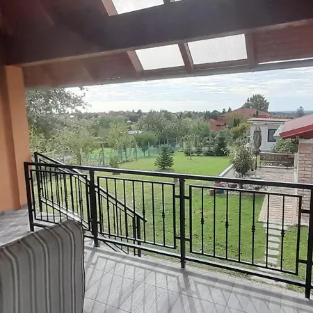 Gyoengyvirag Delux * קסזטלי