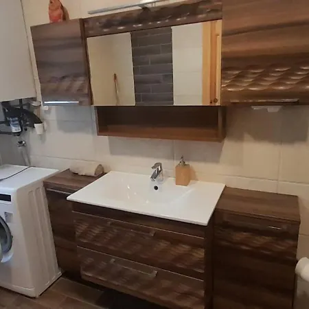 Gyoengyvirag Delux كيستاي