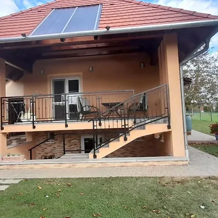 Apartment Gyoengyvirag Delux