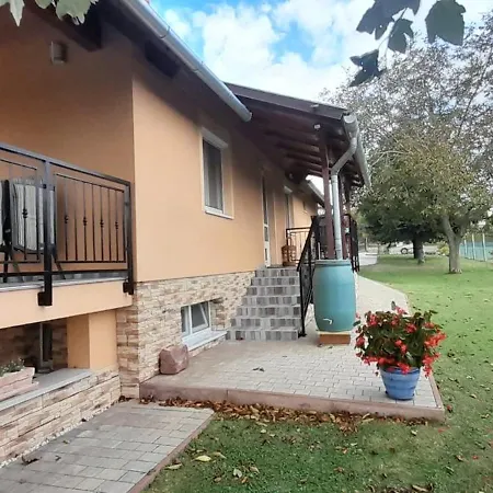Gyoengyvirag Delux Apartment