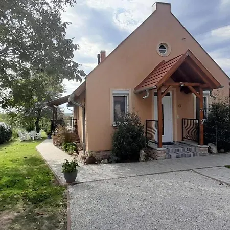 Apartment Gyoengyvirag Delux Keszthely
