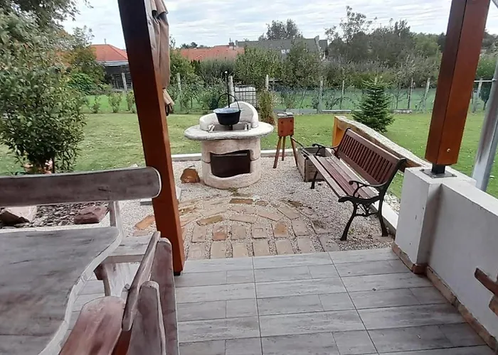 Gyoengyvirag Delux 아파트